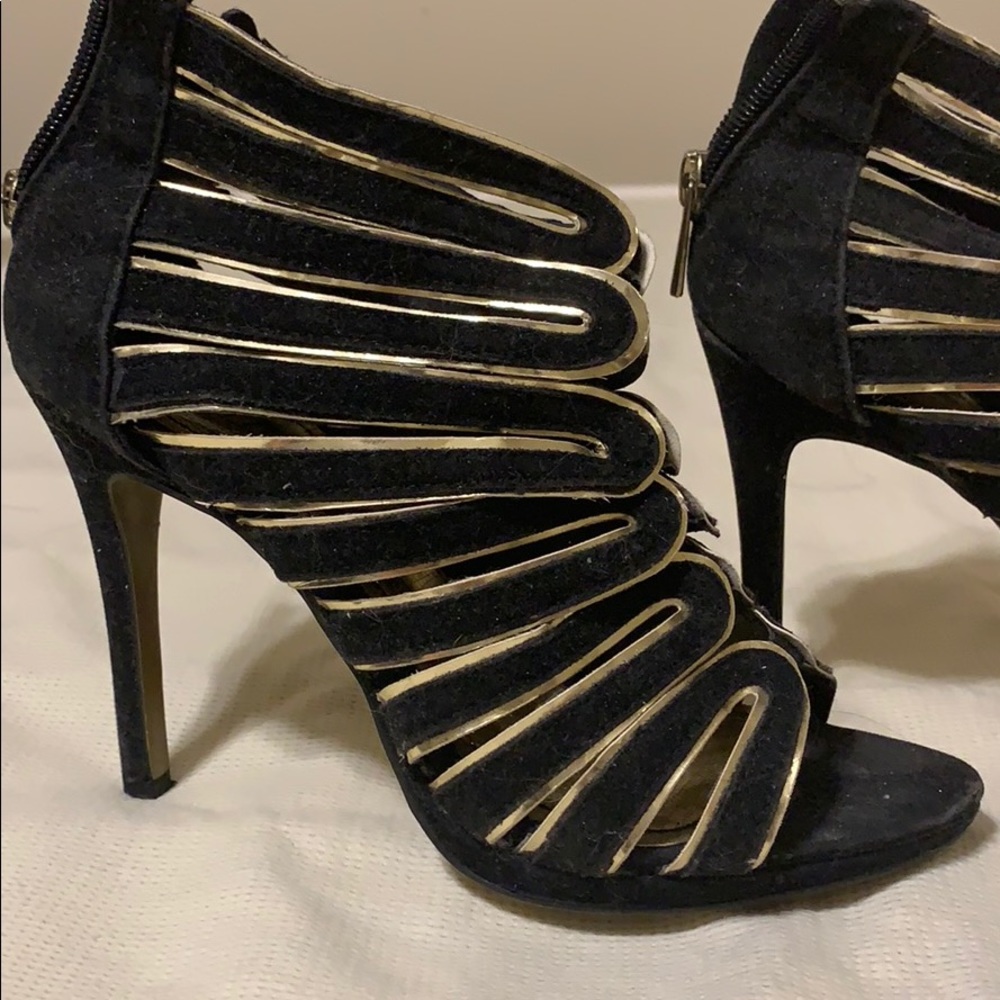Heels - Picture 2 of 3